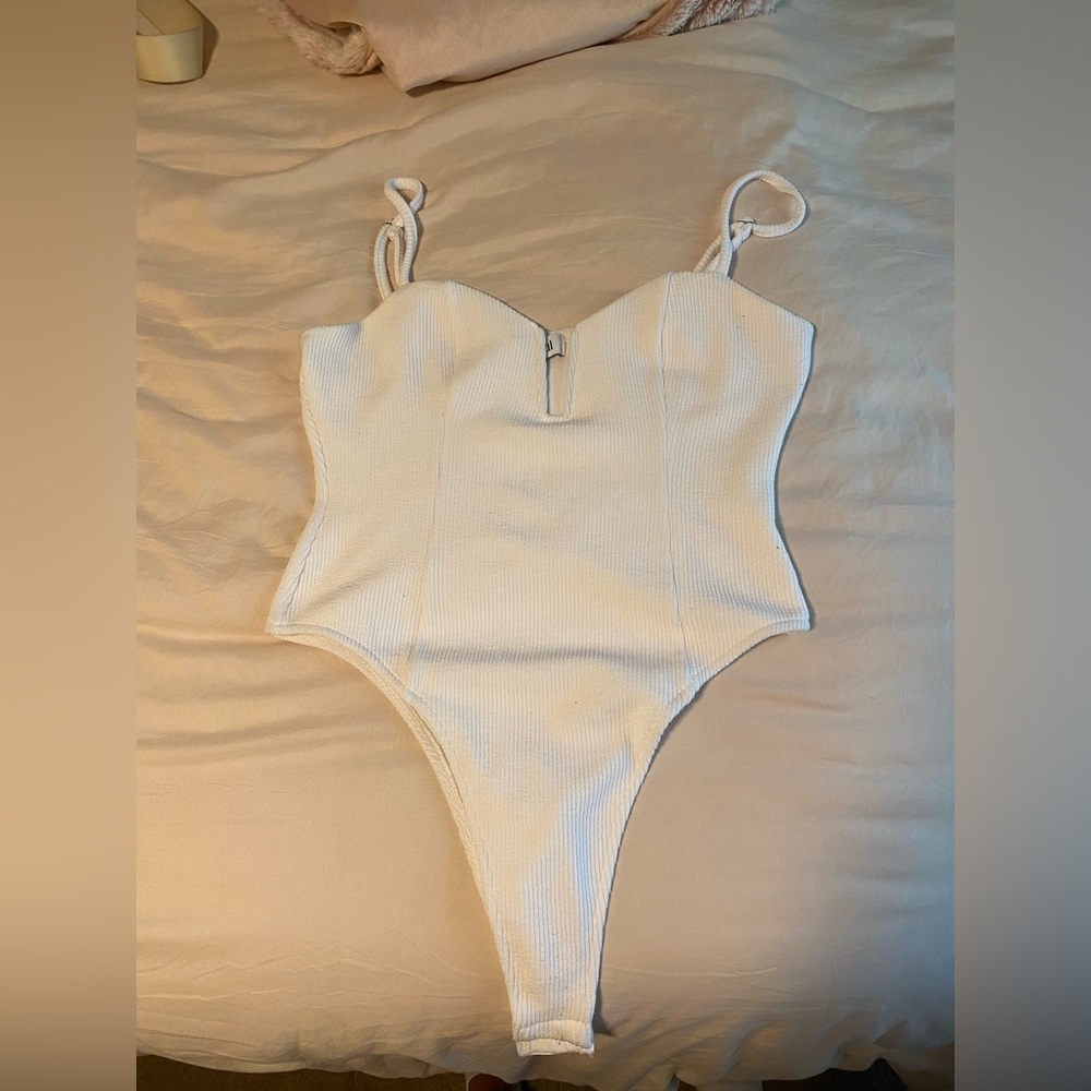 Lilyful Bodysuit White V-cut